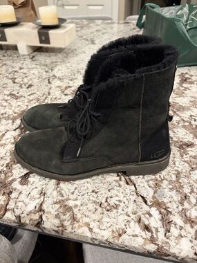 UGG QUINCY BLACK SUEDE/SHEEPSKIN LACE UP ANKLE WOMENS BOOTS SIZE US 11.